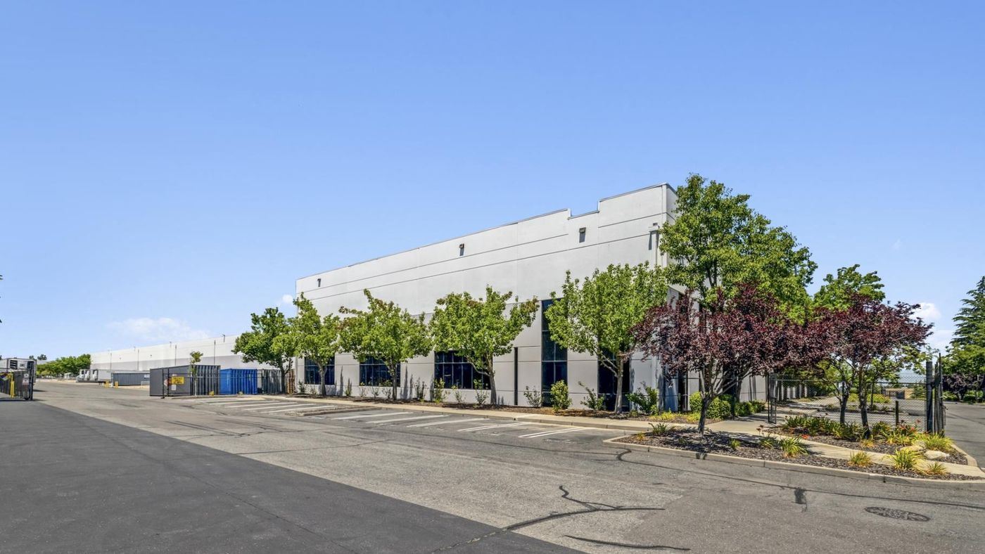 Sierra View Industrial Park Building 2 photo 4