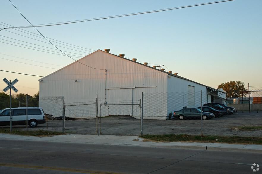2424 Myrtle St photo 2