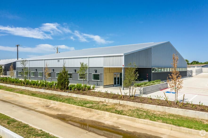 Brand New, Modern Construction with Fenced Ou 4900 Vesta Farley Rd photo 2