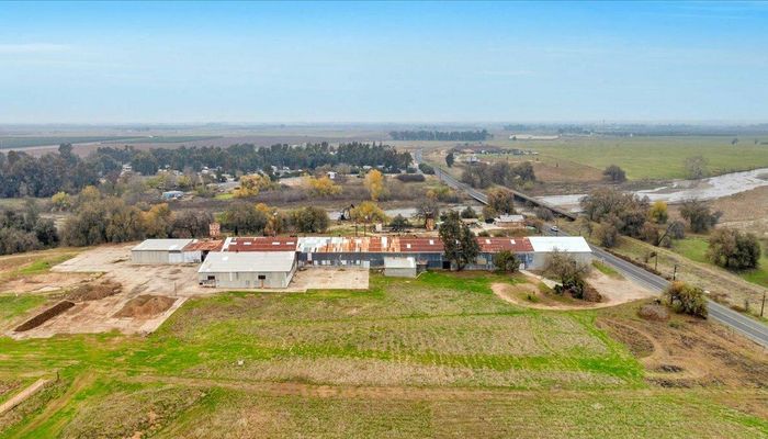 Warehouse Space for Rent at 10513 Road 236 Terra Bella, CA 93270 - #2