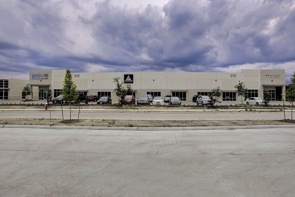 310 Genesis Blvd photo 2