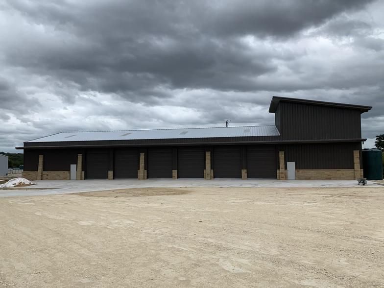 Building B 2554 W Highway 290 photo 3