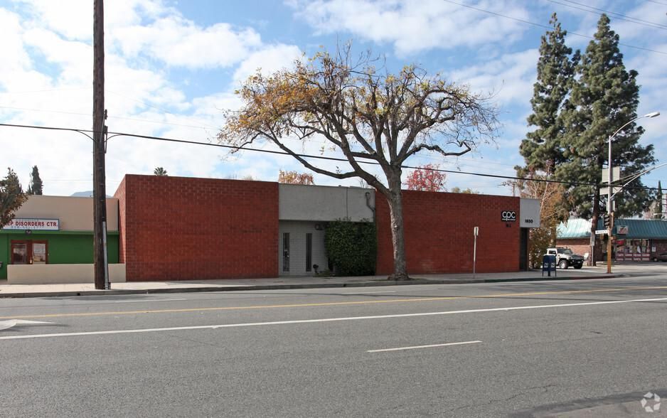 1650 Victory Blvd photo 1