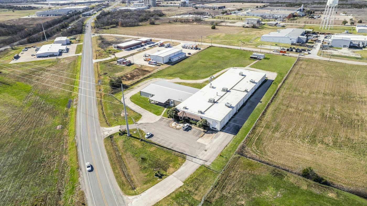 6120 Texas 66 photo 2