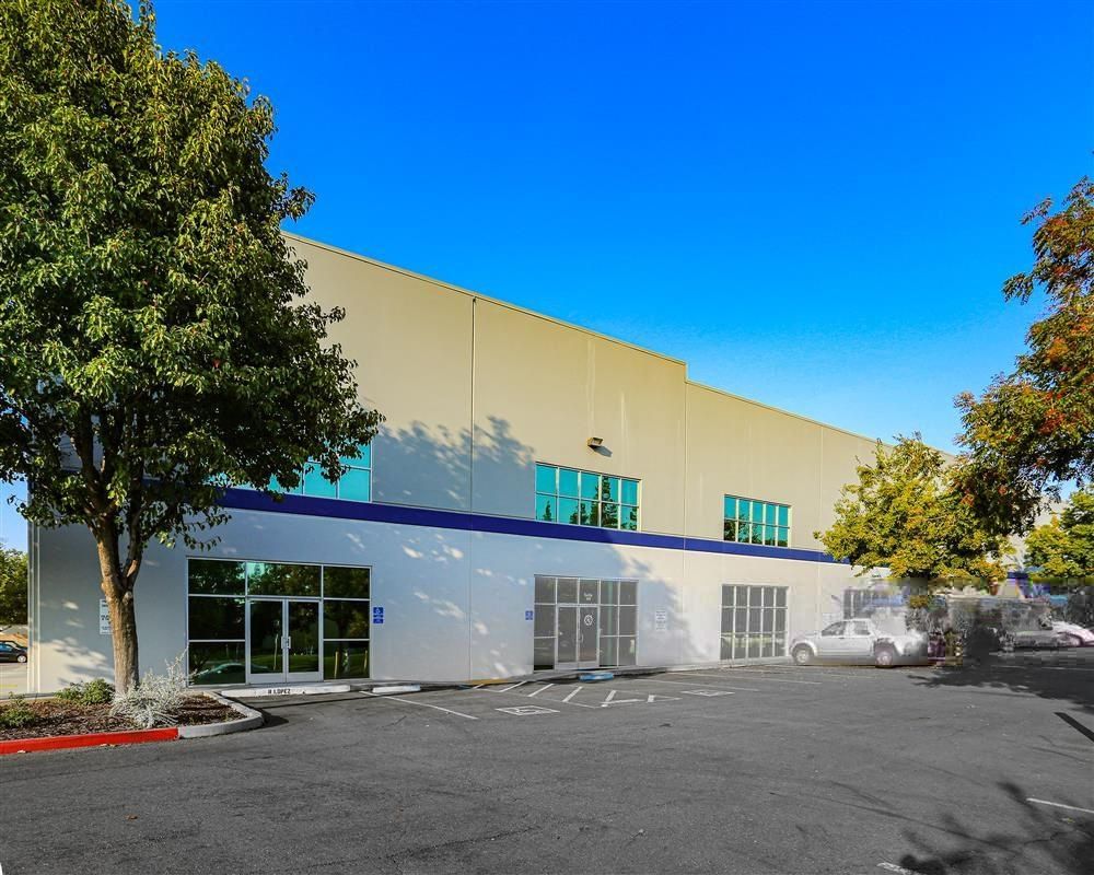 1329 N Market Blvd photo 2