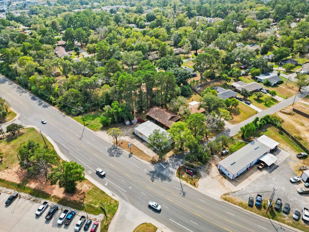 Prime Warehouse/ retail / office for Lease – High Traffic Count Off Hwy 75 in Huntsville photo 4