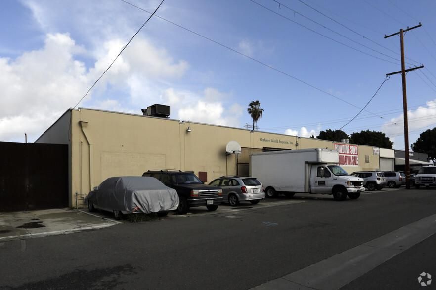 3049-3051 La Cienega Blvd photo 2