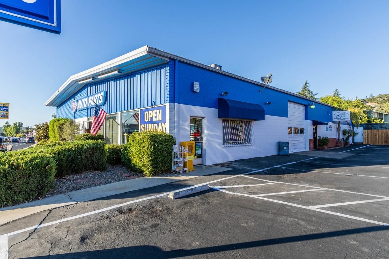 High Exposure Retail Building w/ Rear Yard Area photo 1