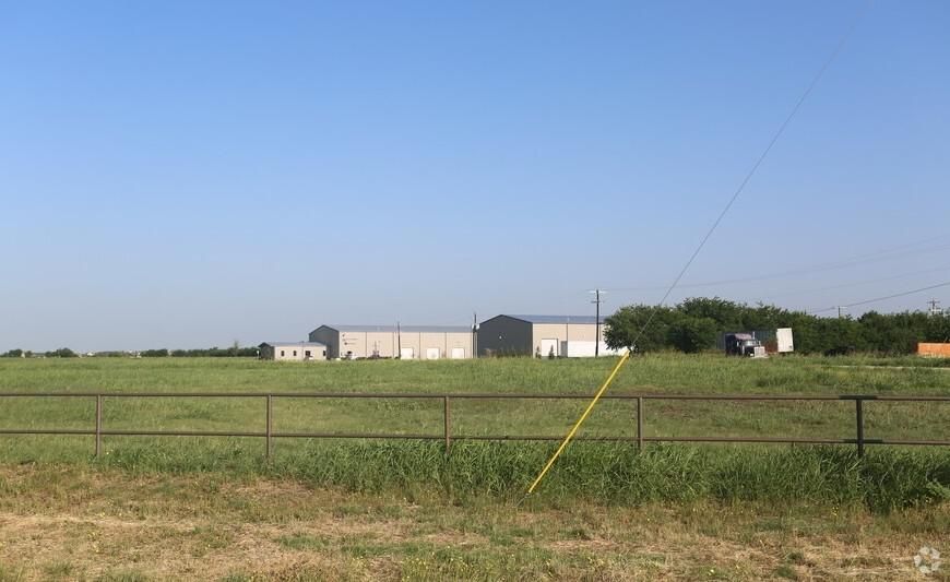 Ponder Lane Business Park 1635 N FM 156 photo 1