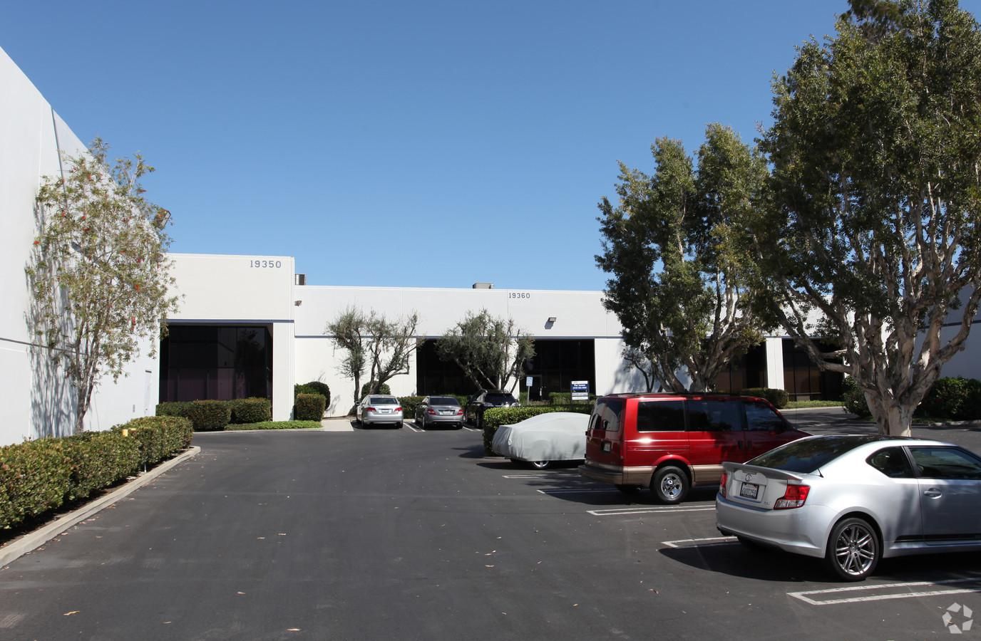 Bldg 10 photo 2