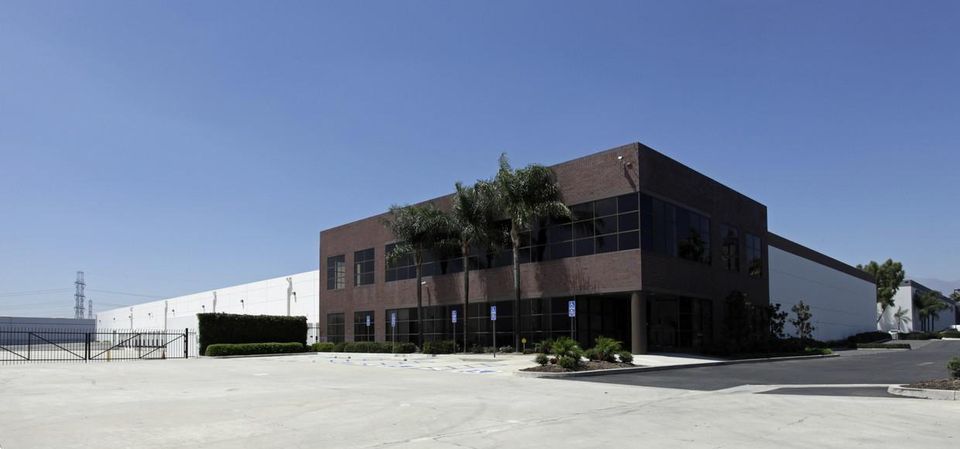 ±130,562 SF E-Commerce Warehouse