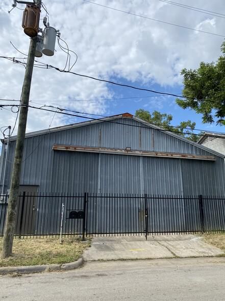 915 Carl St photo 1