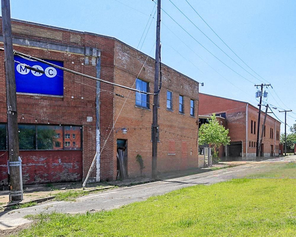 1601 South Ervay Street photo 2