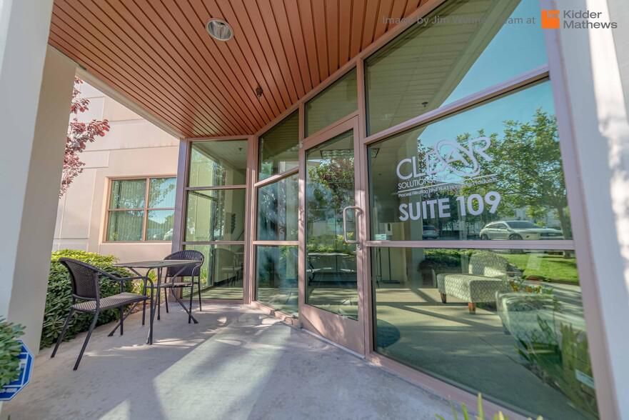 Unit 109 232 Avenida Fabricante photo 4
