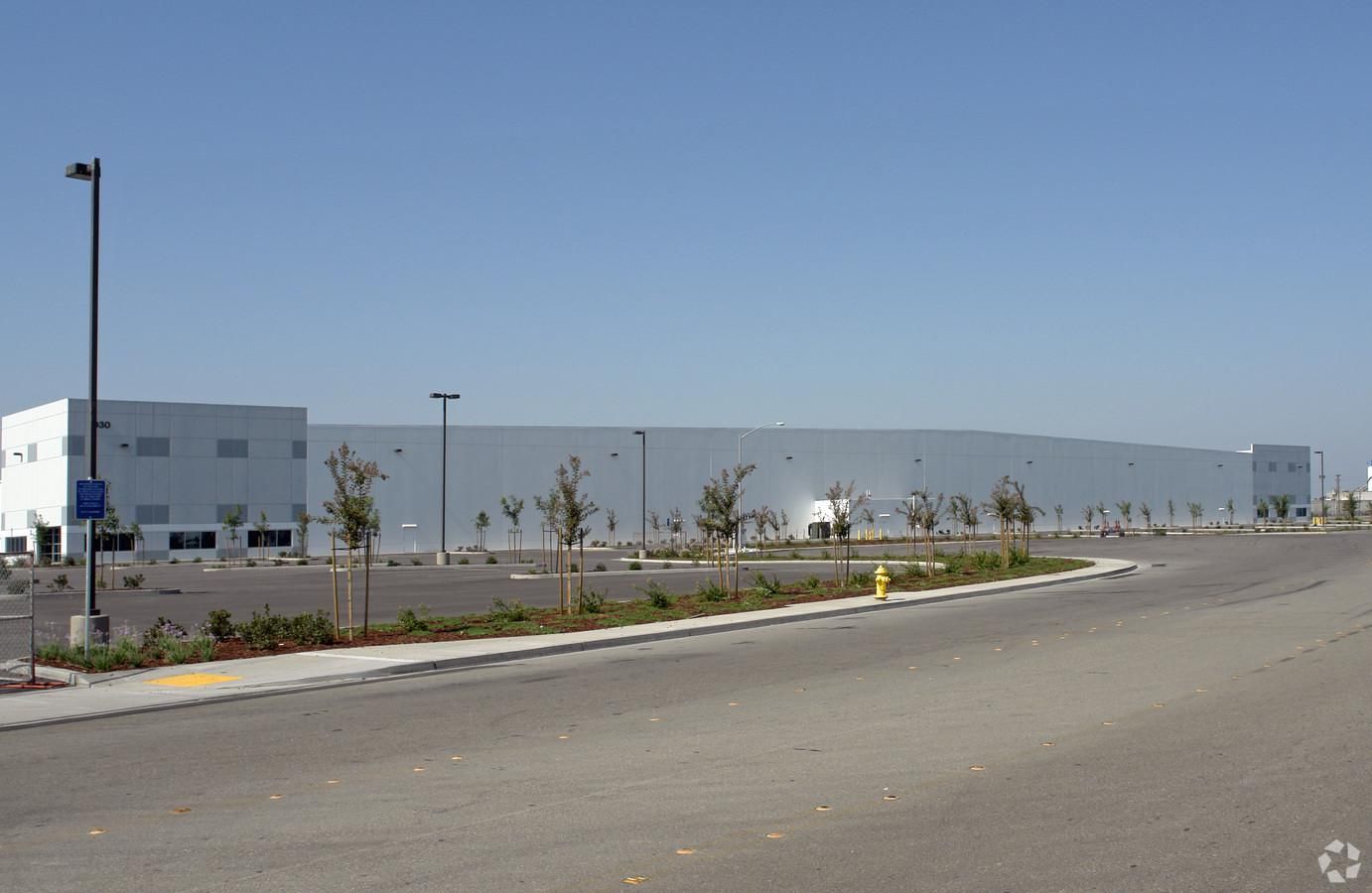 Runway Distribution Center photo 4