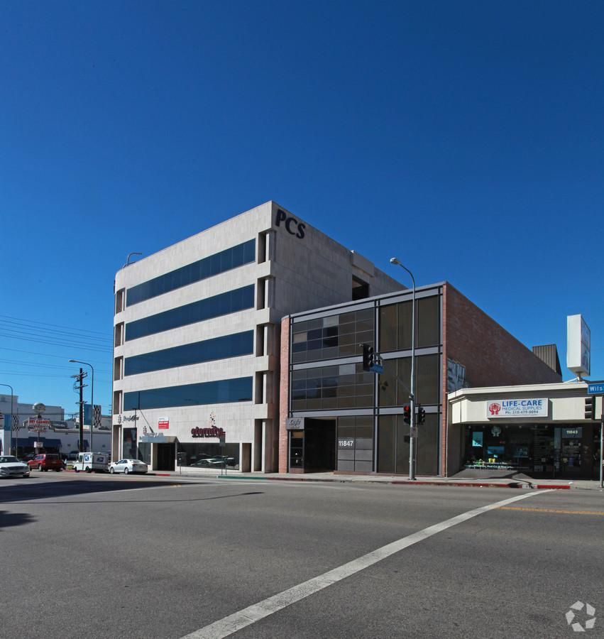 Wilshire Westgate photo 2