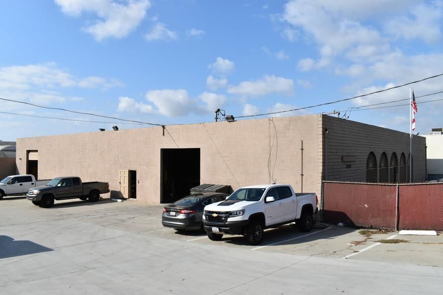 2399 Walnut Ave photo 3