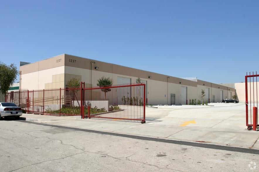 WAREHOUSE UNIT beverage, food processing, etc 1237 W 134th St photo 4