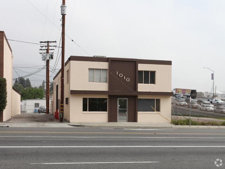 1010 N Victory Pl photo 1