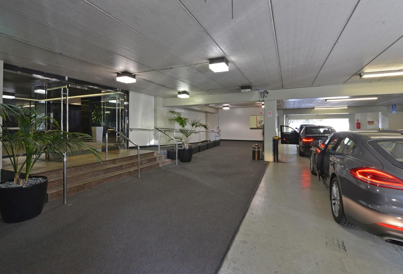 9107 Wilshire Blvd Small Offices photo 4
