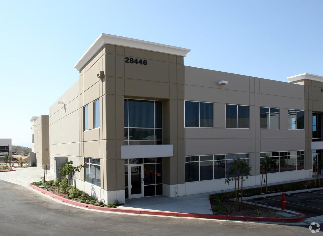 High-Image End-Cap Office/Industrail Facility photo 1