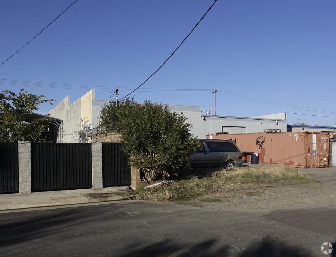 Industrial Warehouse For Sale photo 2