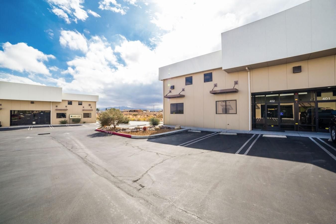 Building 401 photo 2