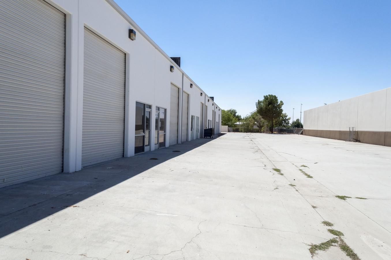 Manhasset Rd Industrial Units photo 2