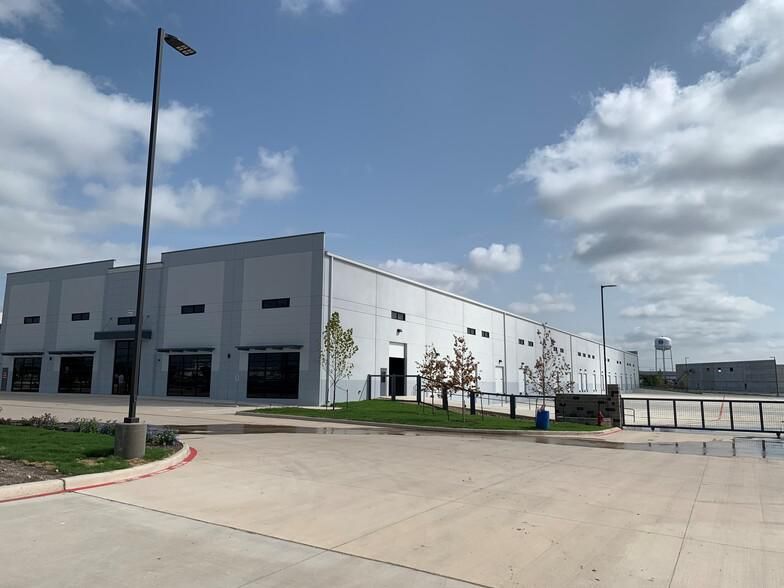8106 NE Loop 410 photo 2