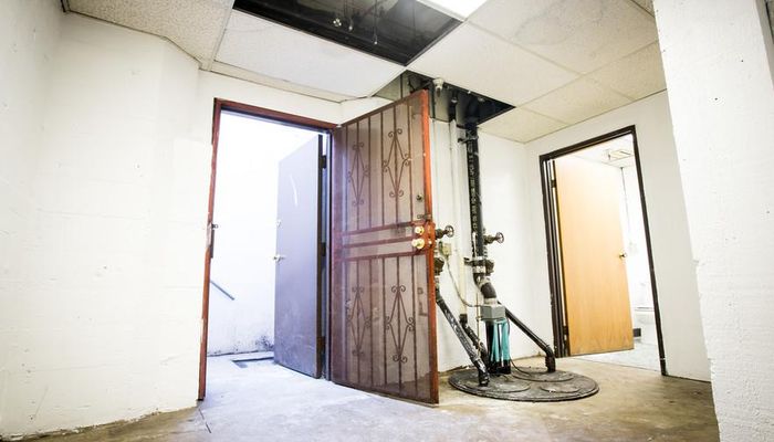 Warehouse Space for Rent at 718 Gladys Ave Los Angeles, CA 90021 - #12