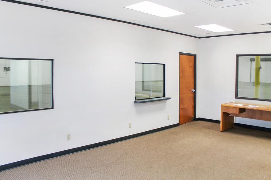 Prologis Stemmons 11 151 Regal Row photo 2