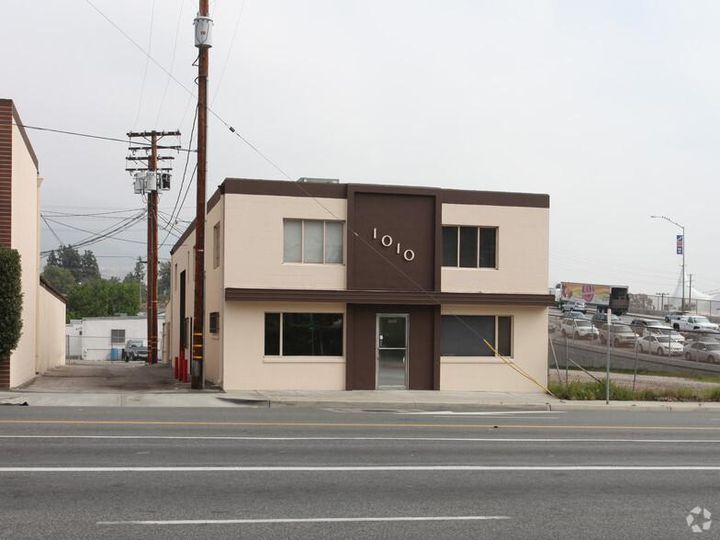 1010 N Victory Pl