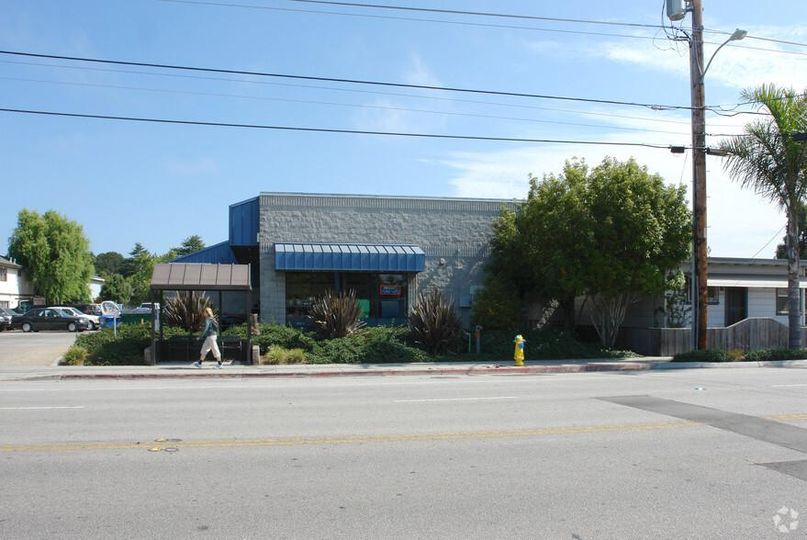 3301 Portola Dr