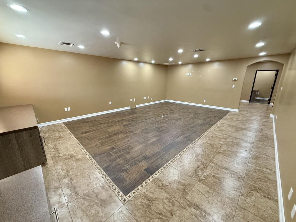 1280 Rockpebble Ave photo 4
