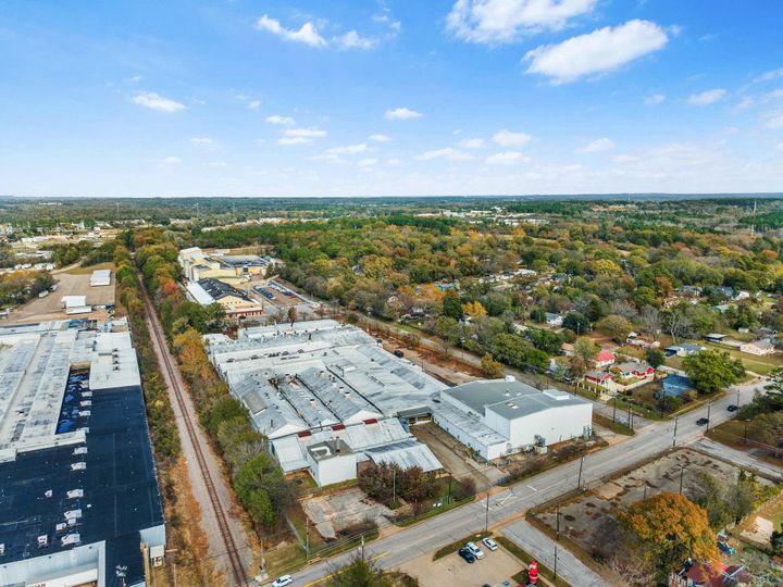 184,587 SF Heavy Industrial/Distribution