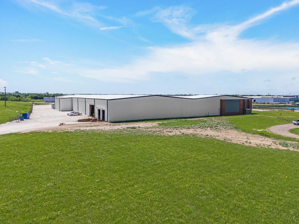 1450 N Highway 77 photo 4