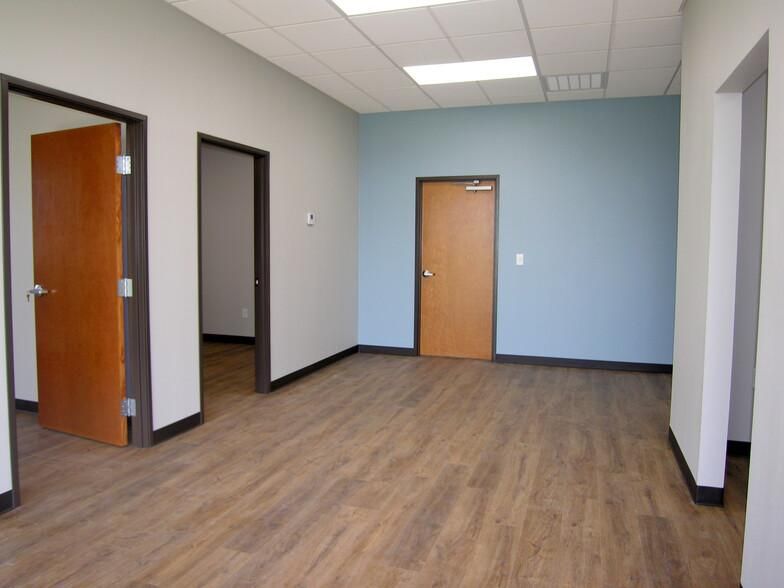 Bldg 200 1001 Alanis Dr photo 1