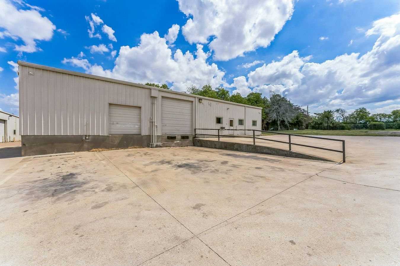 1329 E Wheatland Rd photo 4