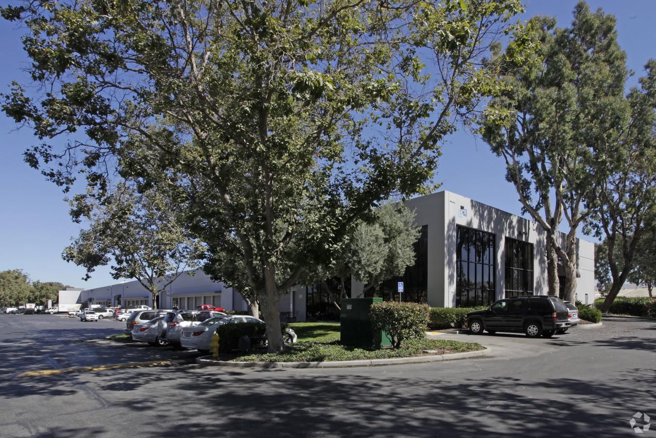 Bldg 4 photo 2
