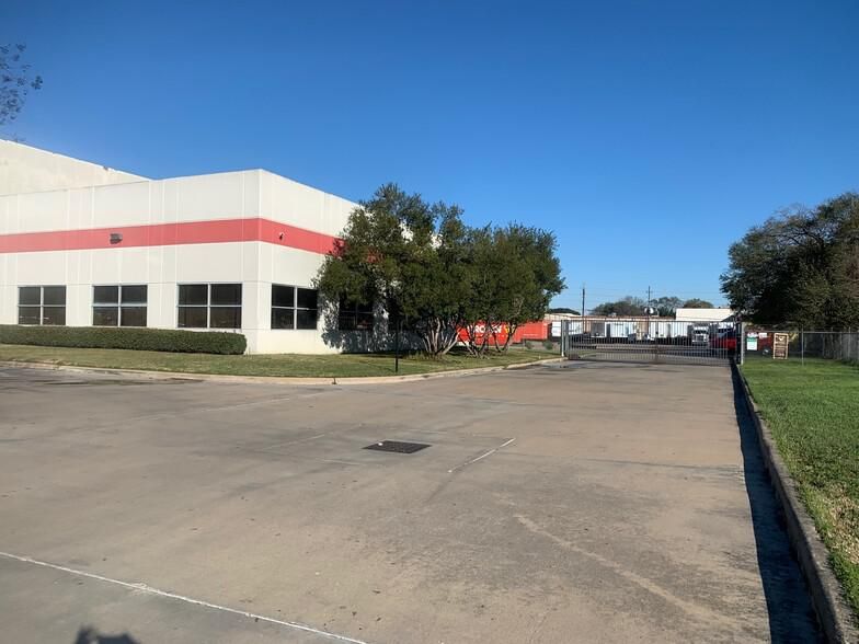 Oak Hollow Business Park 9710 Bent Oak Dr photo 3