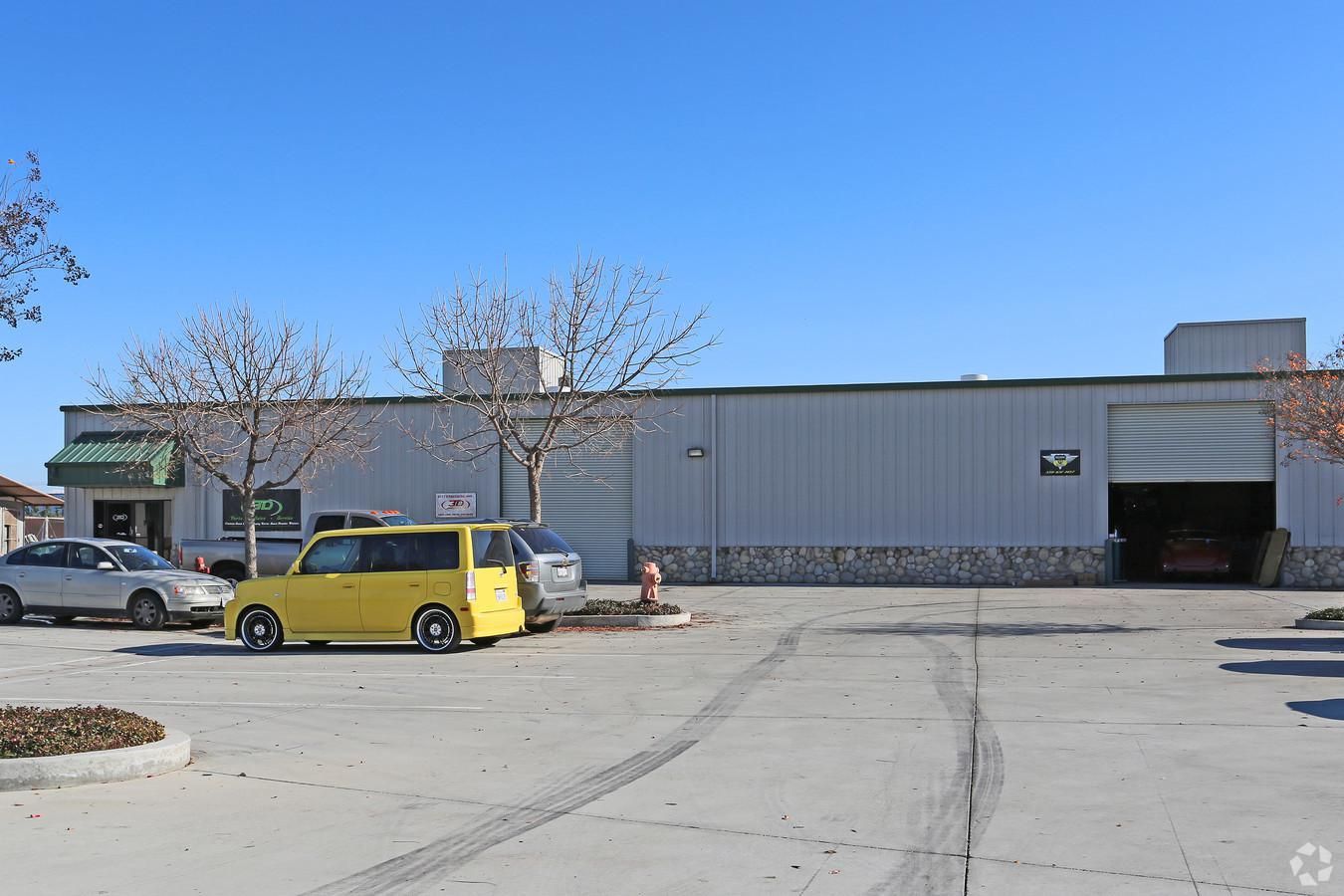 Free Standing Office/Warehouse Spaces w/ Yard photo 2