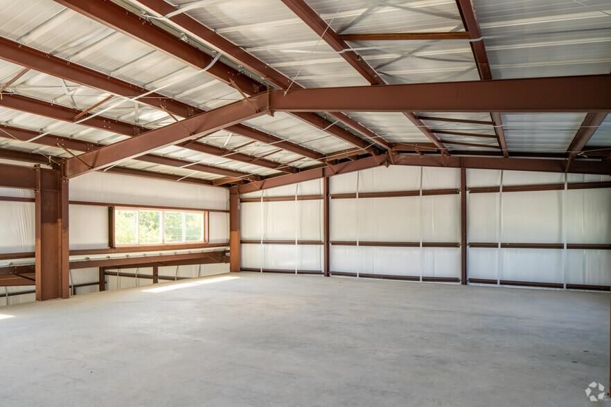 Building 4 11215 Conroy Ln photo 4