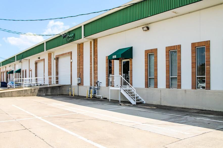 Prologis Stemmons 11 151 Regal Row photo 1