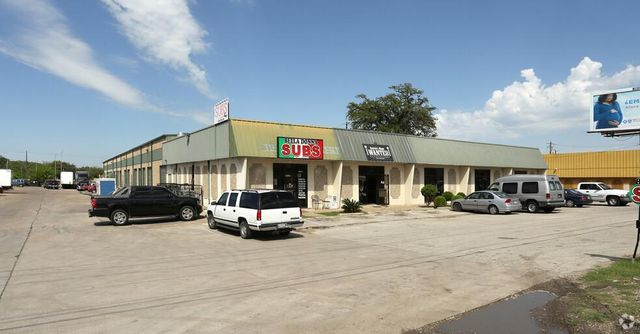 4612 Burleson Rd