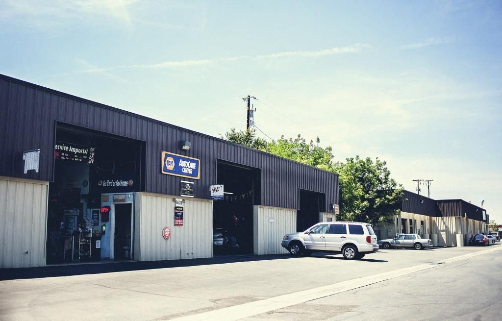 6620-6638 N Blackstone Ave photo 3