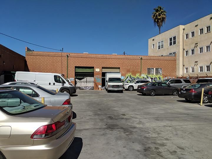 Manufacturing/Warehouse With Parking