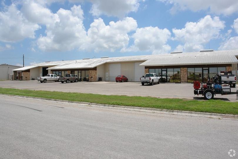 Diamond Cut Industrial Plaza 728-739 Diamond Cut Dr