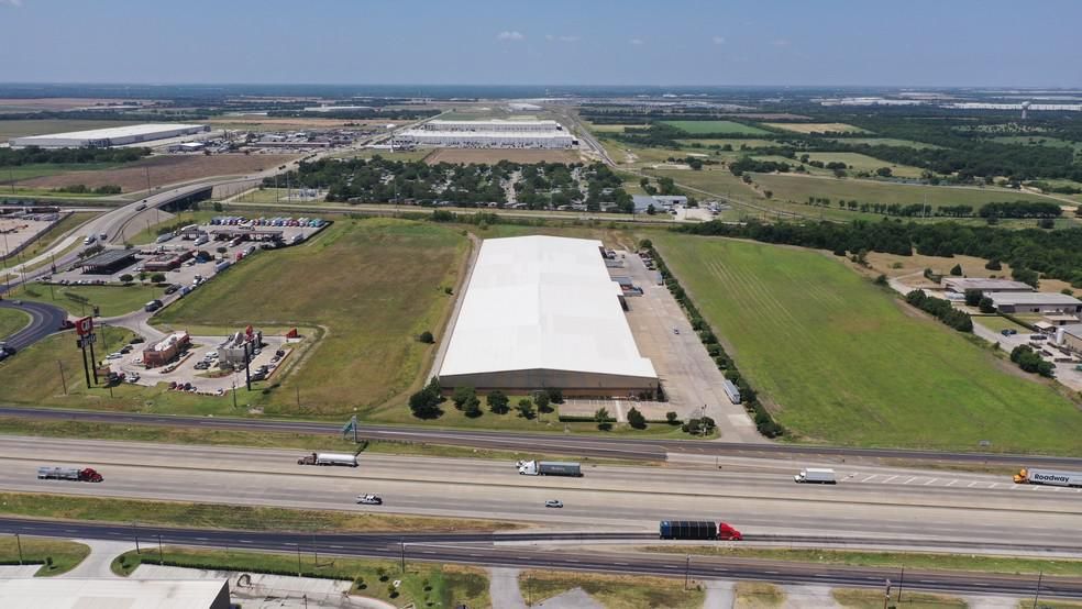 1709 S Interstate Highway 45 photo 4