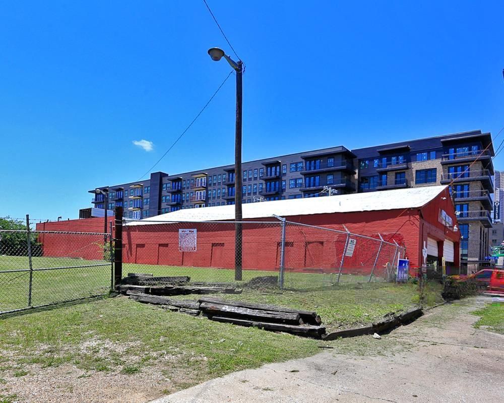 1103 & 1207 South Harwood Street photo 3