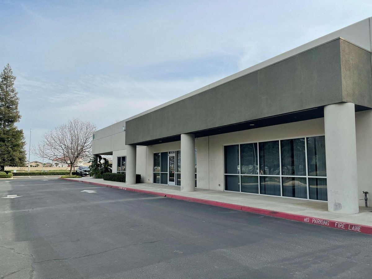 High Quality Office/Warehouse Space in Northeast Fresno, CA photo 2